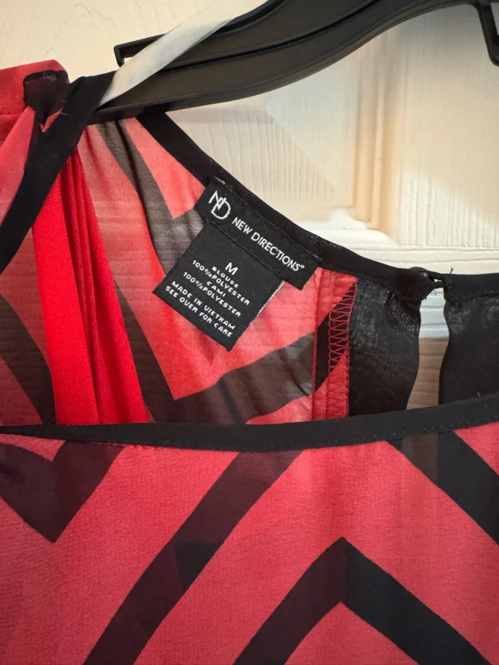new directions Red & Black Chevron Sheer Blouse, NEW / NWT. Size Med - Picture 3 of 5